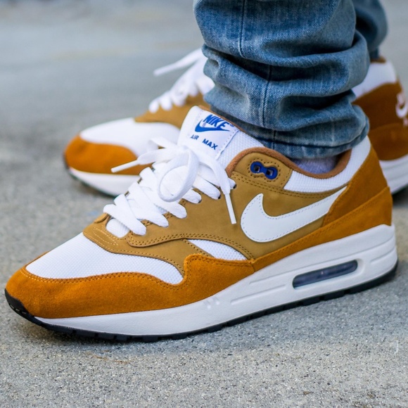 air max 1 curry on feet